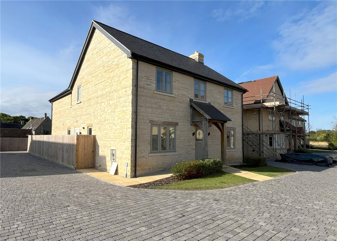 4 bedroom house, Southfields, Weston-on-the-Green OX25 - Sold STC