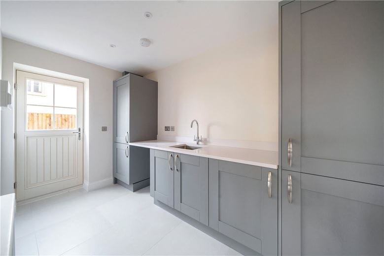 6 bedroom house, Southfields, Weston-on-the-Green OX25 - Available