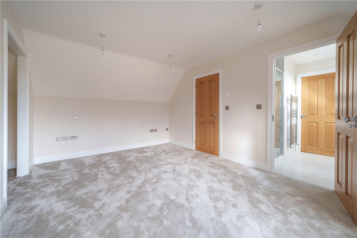 6 bedroom house, Southfields, Weston-on-the-Green OX25 - Available