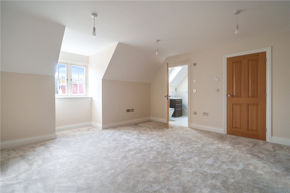 6 bedroom house, Southfields, Weston-on-the-Green OX25 - Available