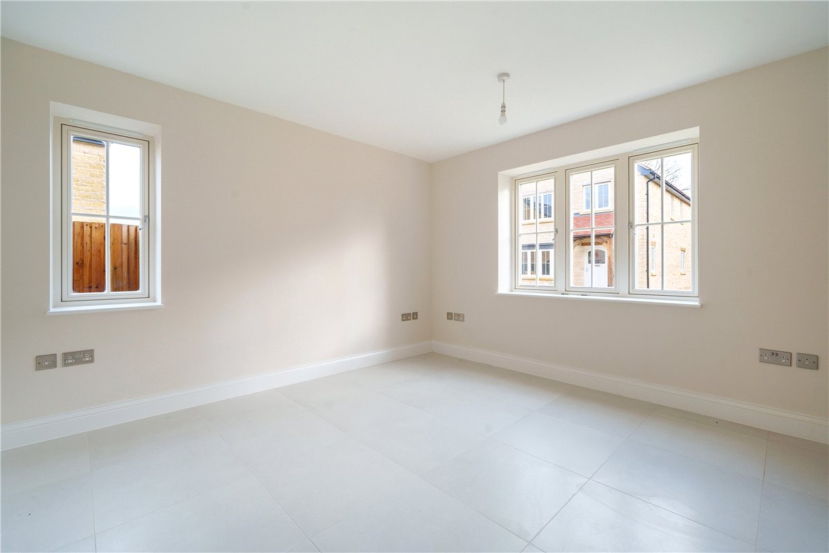 6 bedroom house, Southfields, Weston-on-the-Green OX25 - Available