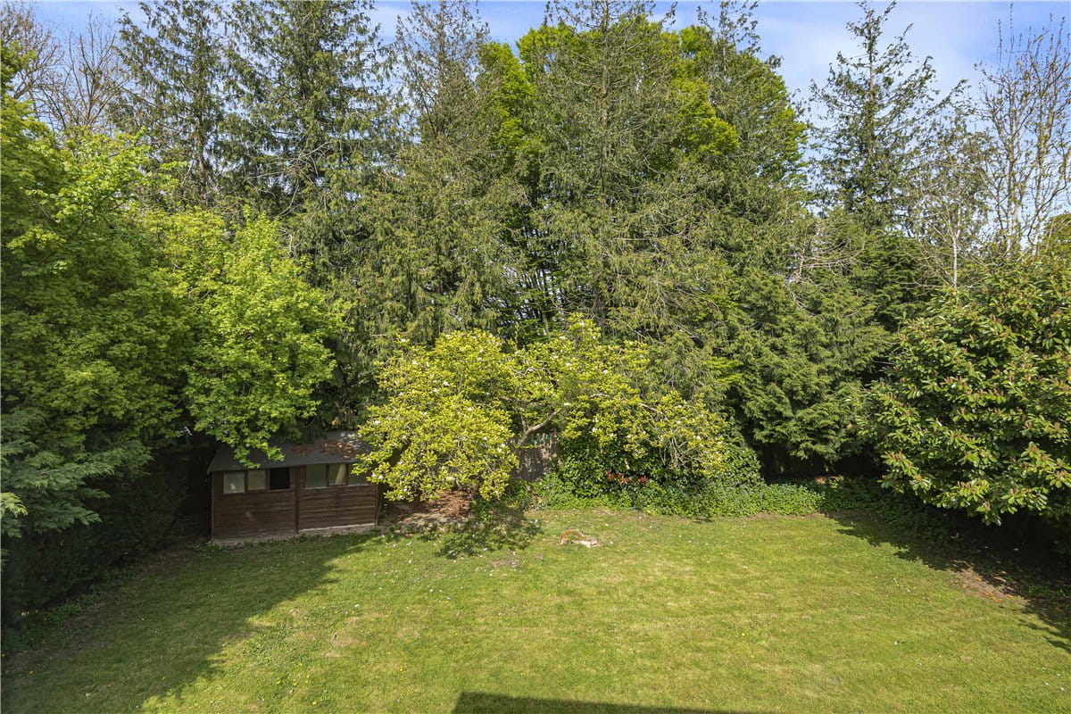 5 bedroom house, Copthall Road West, Ickenham UB10 - Sold STC