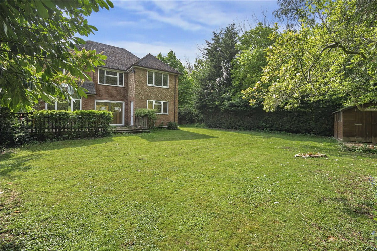 5 bedroom house, Copthall Road West, Ickenham UB10 - Sold STC