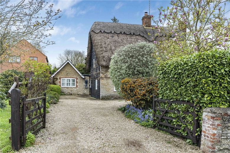 3 bedroom house, School Lane, Stadhampton OX44 - Available