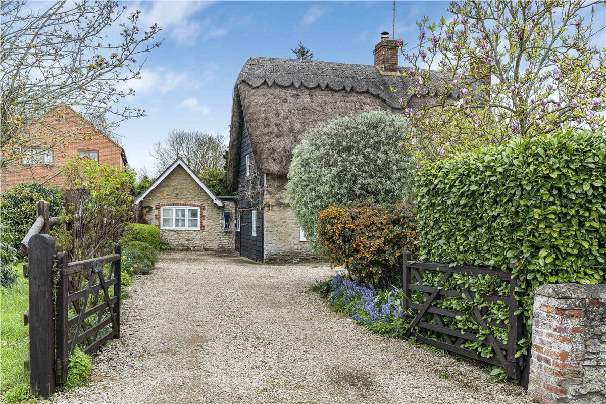 3 bedroom house, School Lane, Stadhampton OX44 - Available