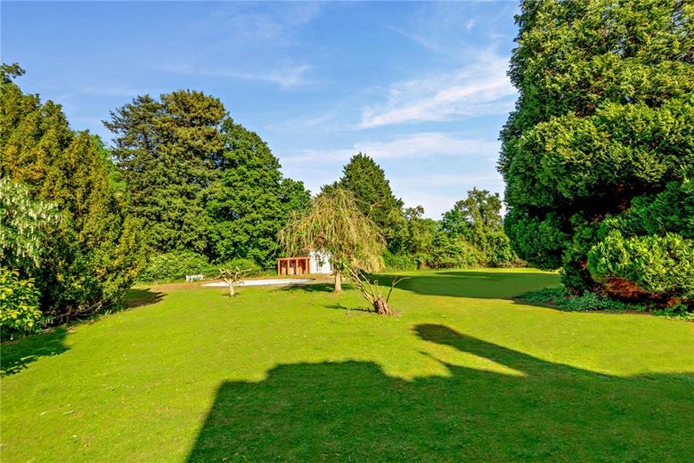 5.5 acres Country Estate, Priest Hill, Old Windsor SL4 - Available