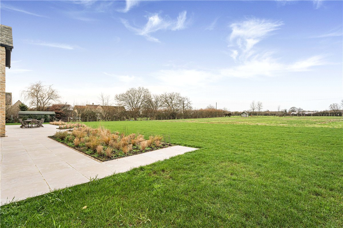 5 bedroom house, Lower End, Alvescot OX18 - Available