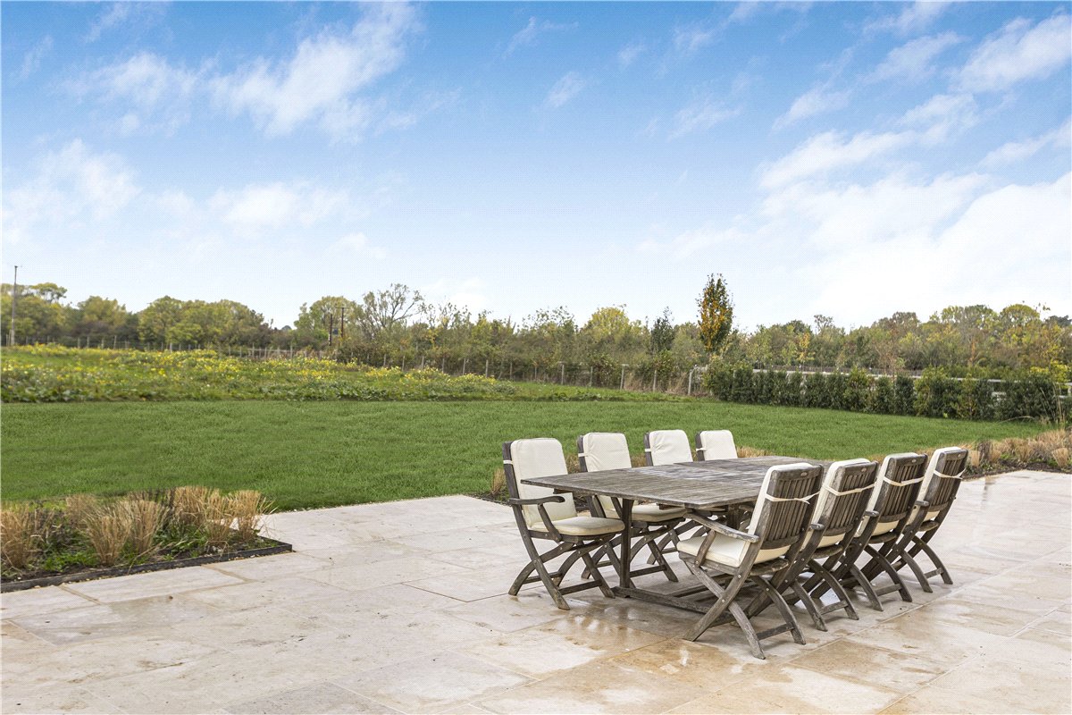 5 bedroom house, Lower End, Alvescot OX18 - Available