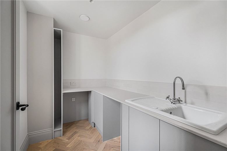 5 bedroom house, Lower End, Alvescot OX18 - Available