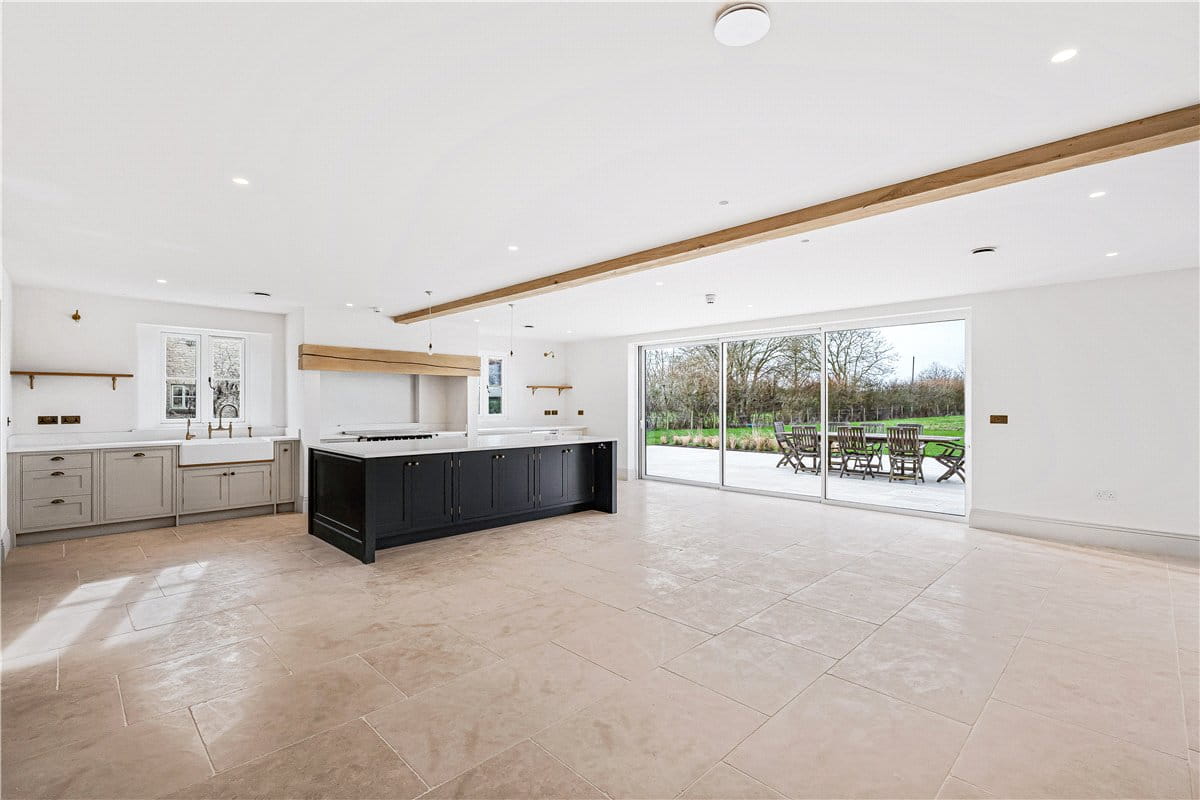 5 bedroom house, Lower End, Alvescot OX18 - Available