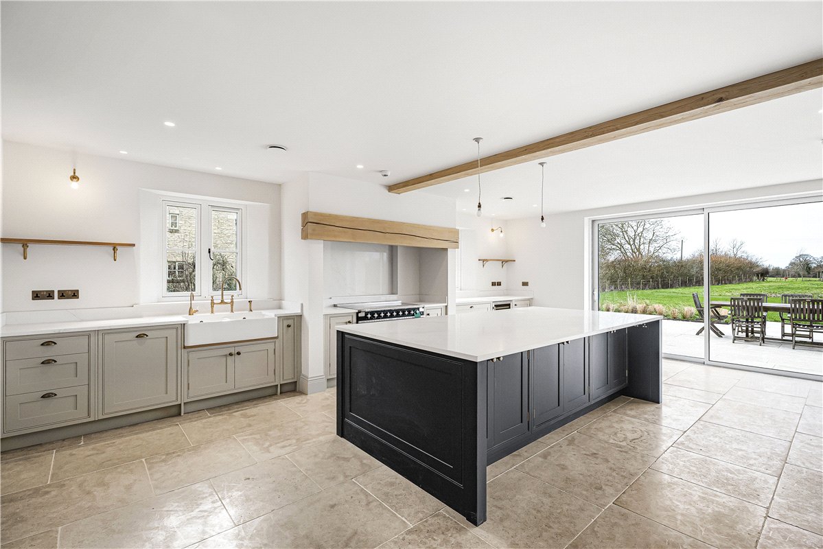 5 bedroom house, Lower End, Alvescot OX18 - Available