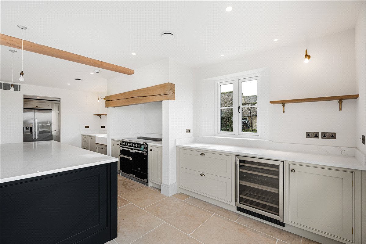 5 bedroom house, Lower End, Alvescot OX18 - Available