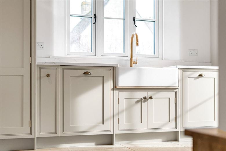 5 bedroom house, Lower End, Alvescot OX18 - Available