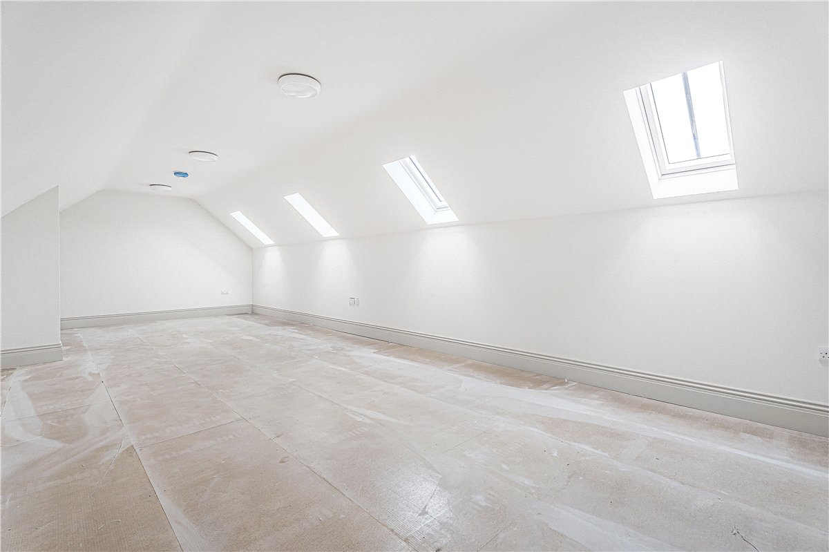 5 bedroom house, Lower End, Alvescot OX18 - Available