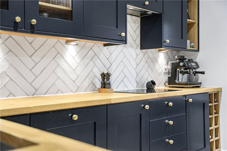 4 bedroom house, Gardiner Close, Abingdon OX14 - Available