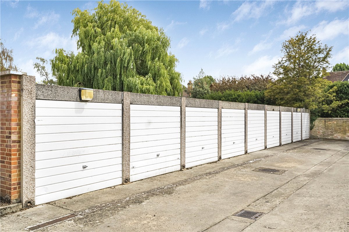 2 bedroom flat, Cunliffe Close, Oxford OX2 - Available