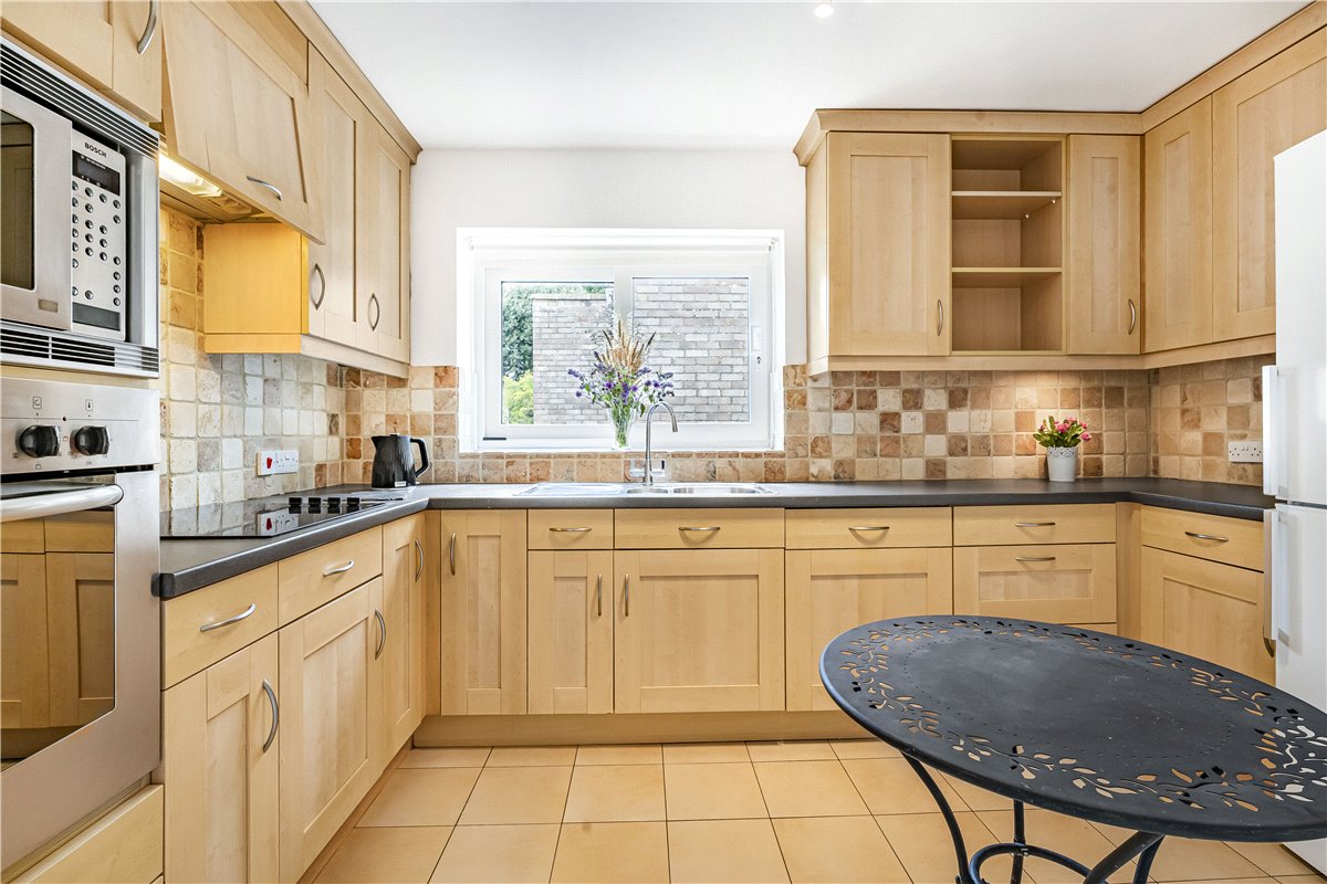 2 bedroom flat, Cunliffe Close, Oxford OX2 - Available