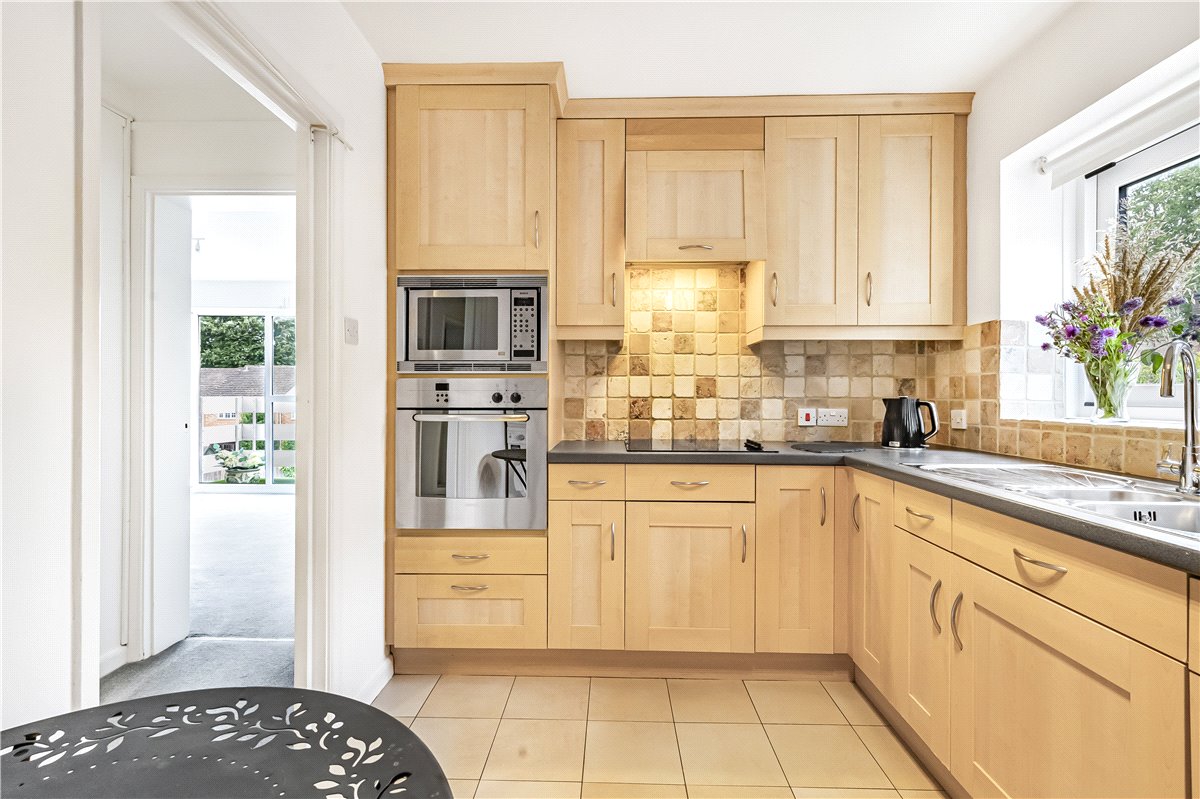 2 bedroom flat, Cunliffe Close, Oxford OX2 - Available