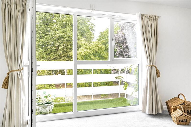 2 bedroom flat, Cunliffe Close, Oxford OX2 - Available