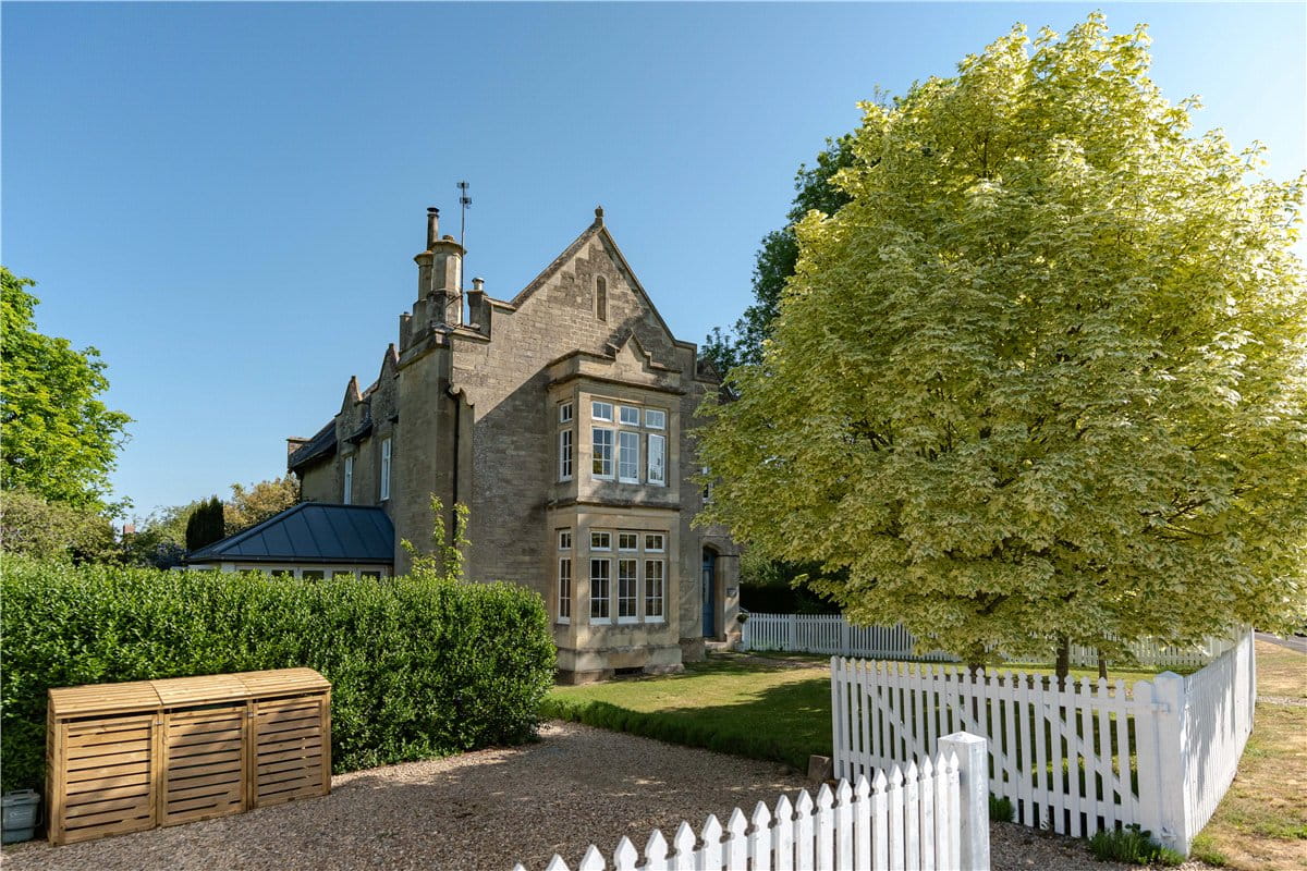 5 bedroom house, Station Yard, Steventon OX13 - Available