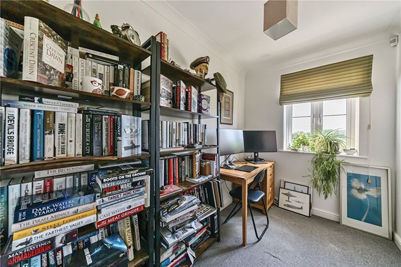 3 bedroom flat, Randolph Avenue, Woodstock OX20 - Available