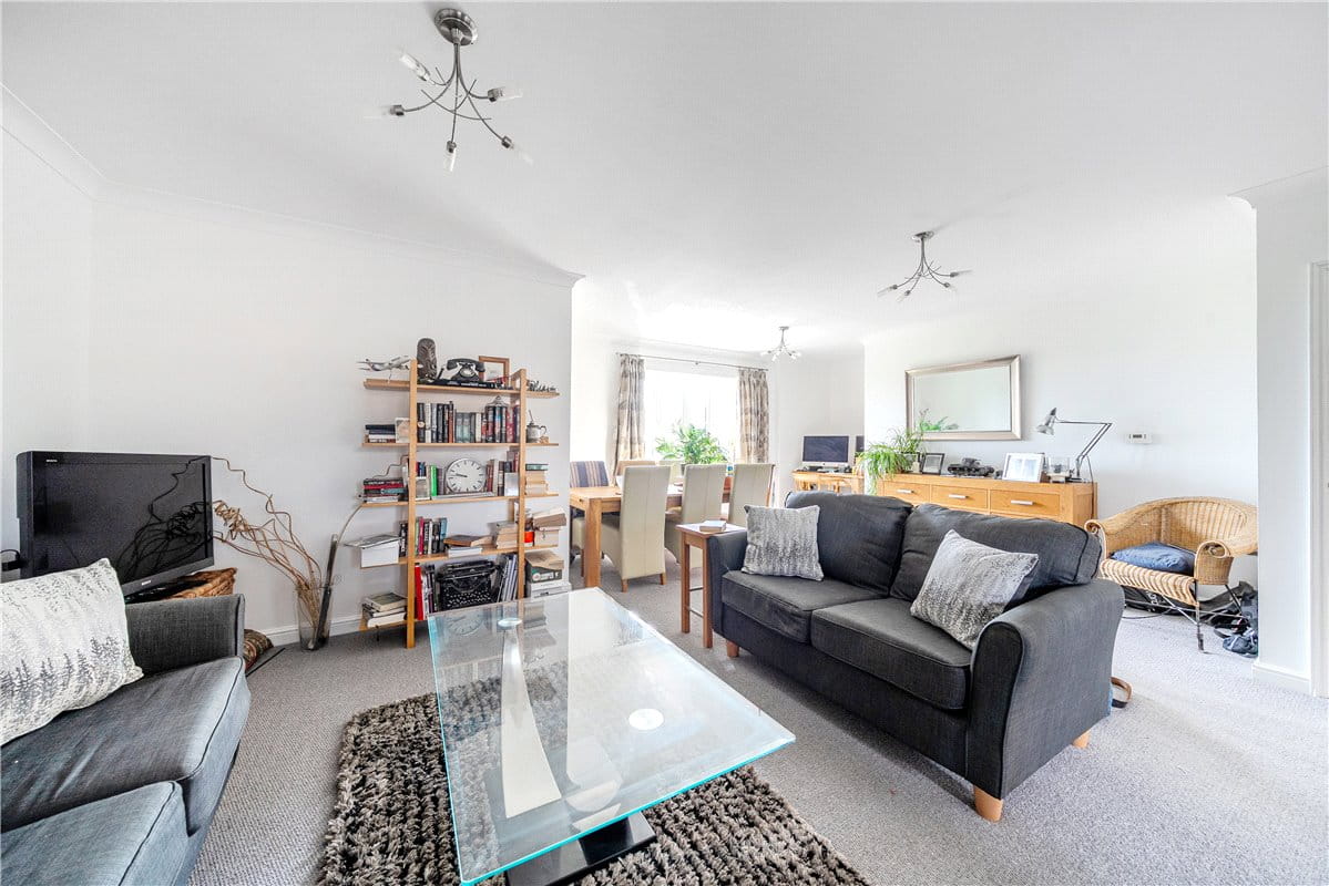 3 bedroom flat, Randolph Avenue, Woodstock OX20 - Available