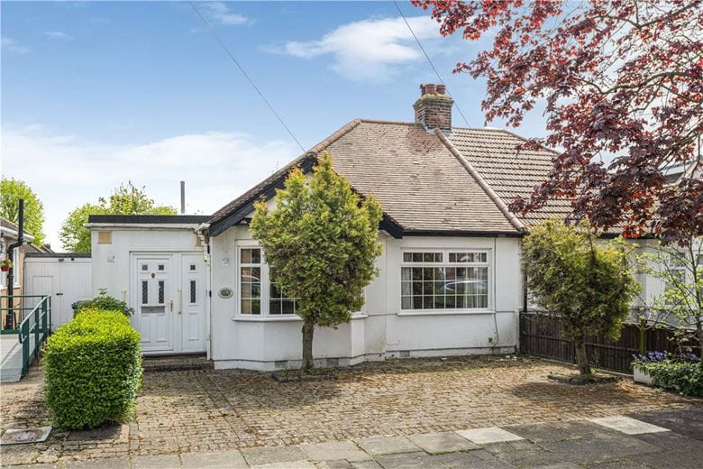 3 bedroom bungalow, Islip Gardens, Northolt UB5 - Available
