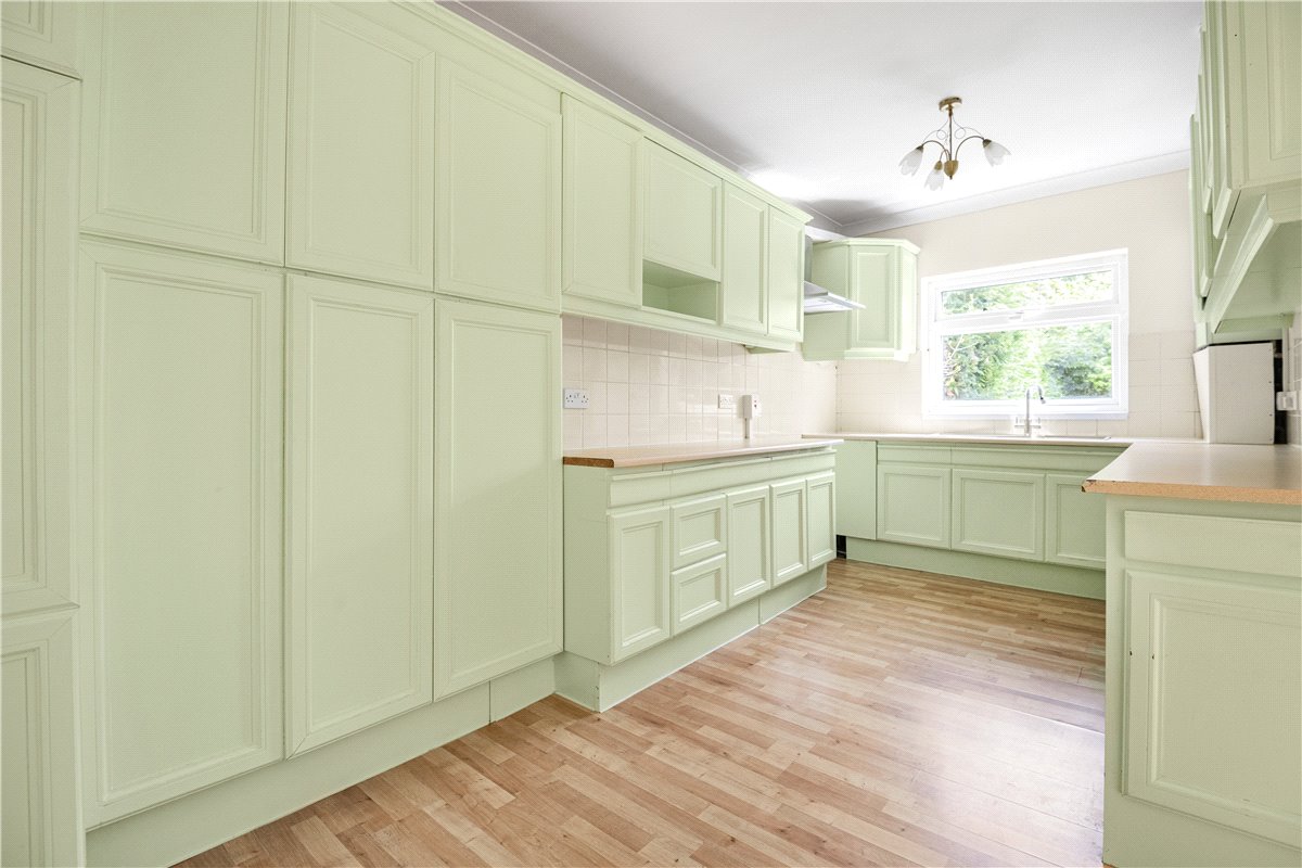 3 bedroom bungalow, Islip Gardens, Northolt UB5 - Sold