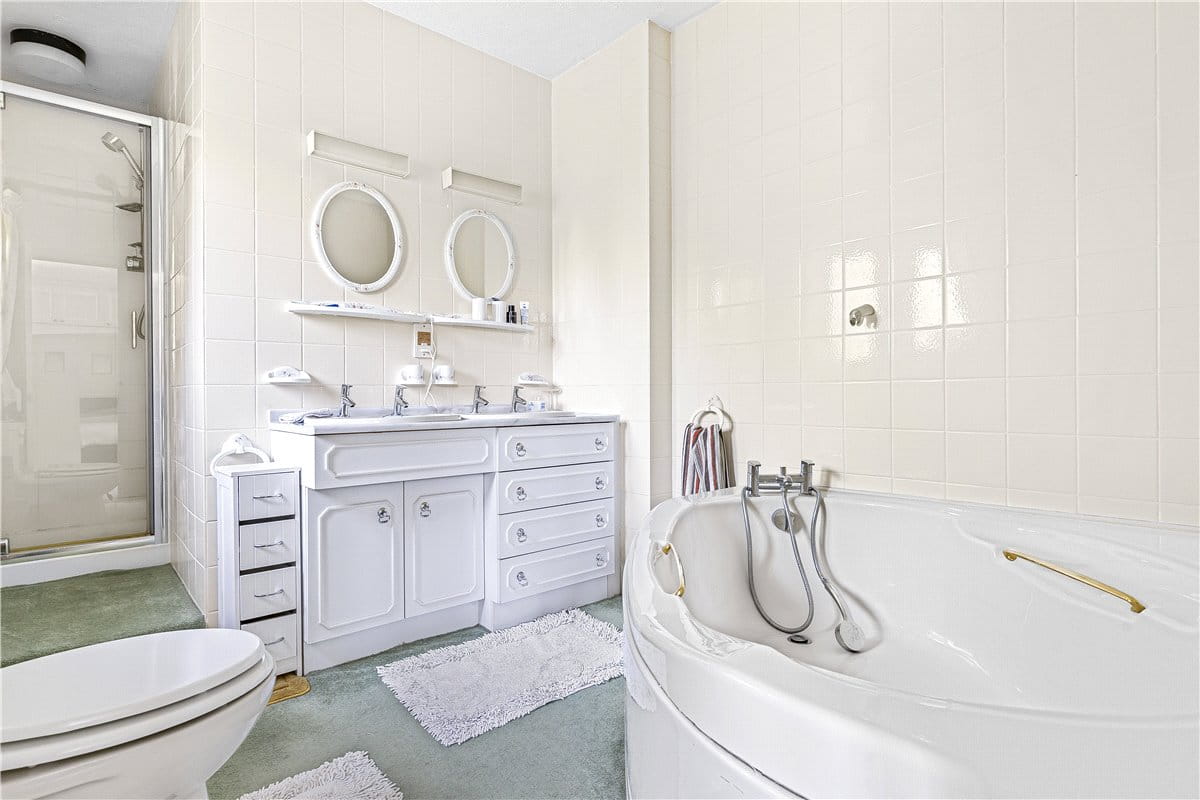 4 bedroom house, Witney Road, Ducklington OX29 - Available