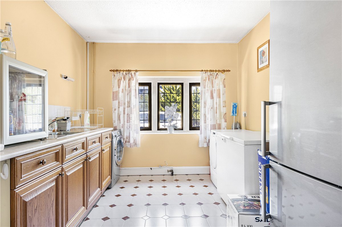 4 bedroom house, Witney Road, Ducklington OX29 - Available