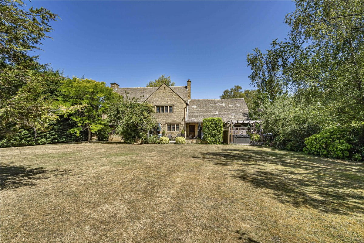 4 bedroom house, Witney Road, Ducklington OX29 - Available