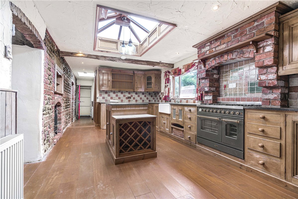 4 bedroom cottage, Old Mains Lane, Poulton-le-Fylde FY6 - Sold STC