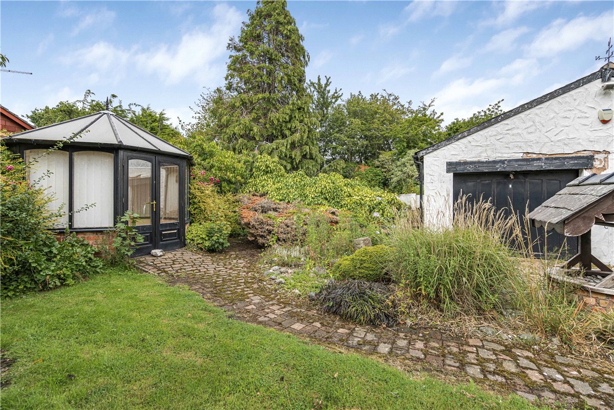 4 bedroom cottage, Old Mains Lane, Poulton-le-Fylde FY6 - Sold STC