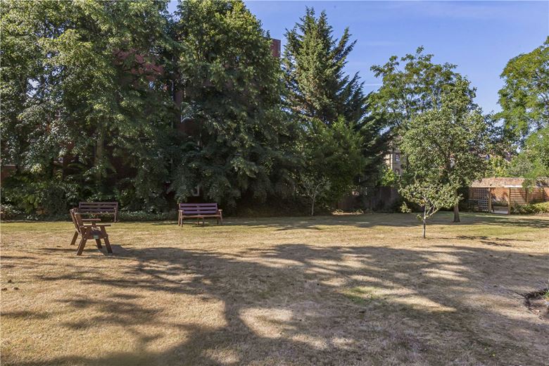 2 bedroom flat, Russell Court, Oxford OX2 - Available