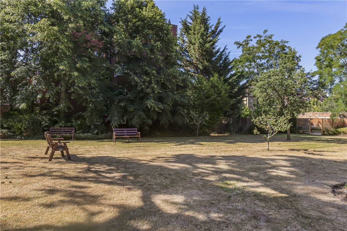 2 bedroom flat, Russell Court, Oxford OX2 - Sold