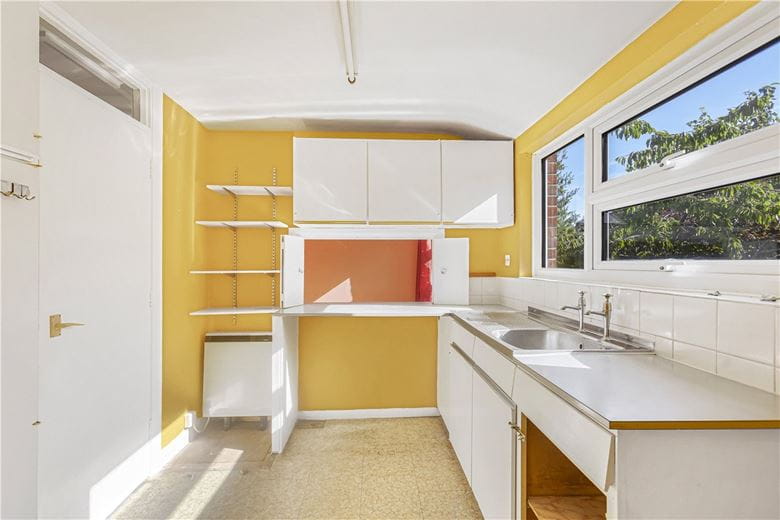 2 bedroom flat, Russell Court, Oxford OX2 - Sold