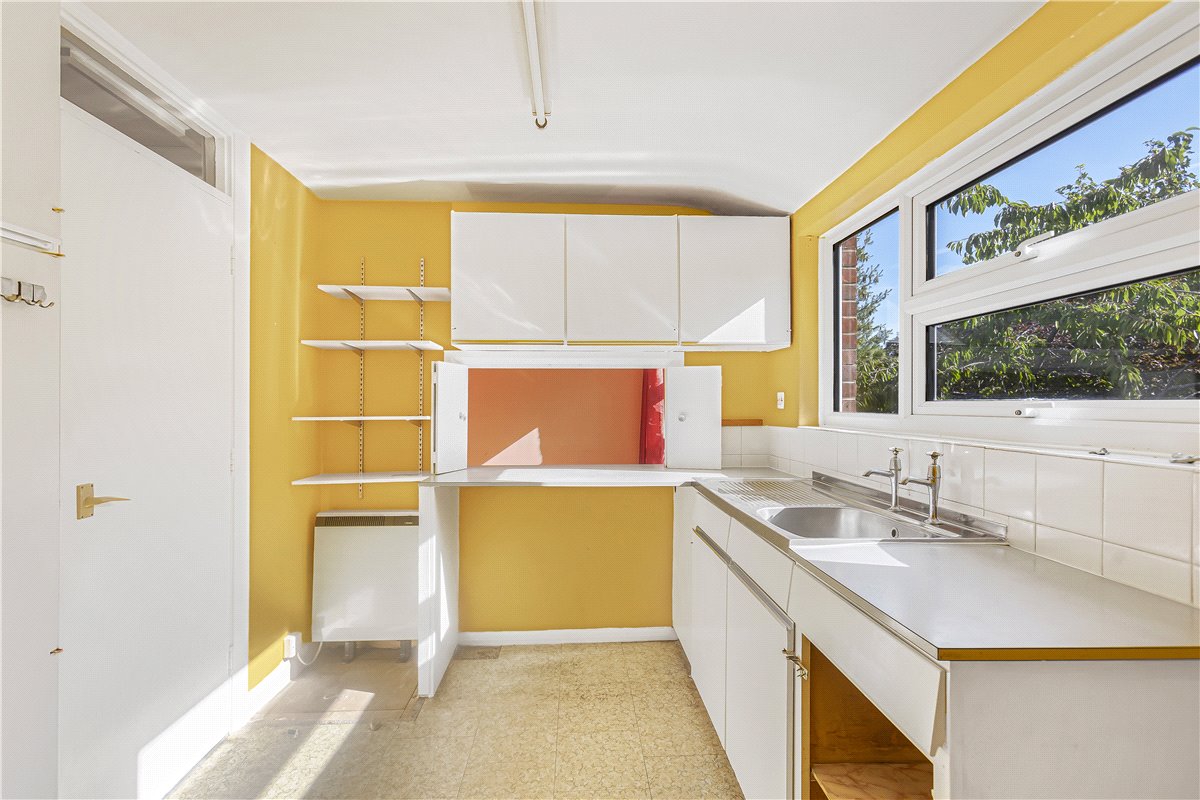 2 bedroom flat, Russell Court, Oxford OX2 - Sold