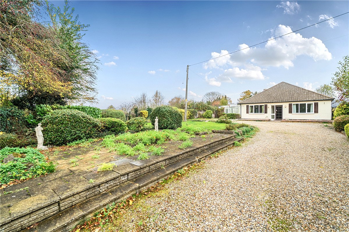3 bedroom bungalow, Bridle Path, Charney Bassett OX12 - Available