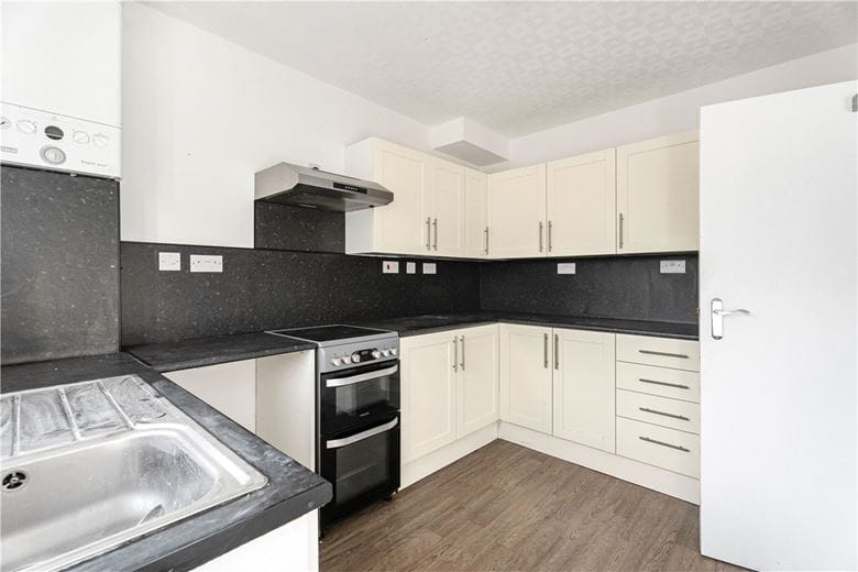 2 bedroom maisonette, West Ruislip Court, Ickenham Road HA4 - Available