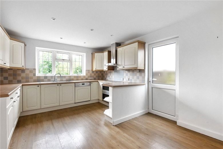 4 bedroom house, Ballinger Road, South Heath HP16 - Available