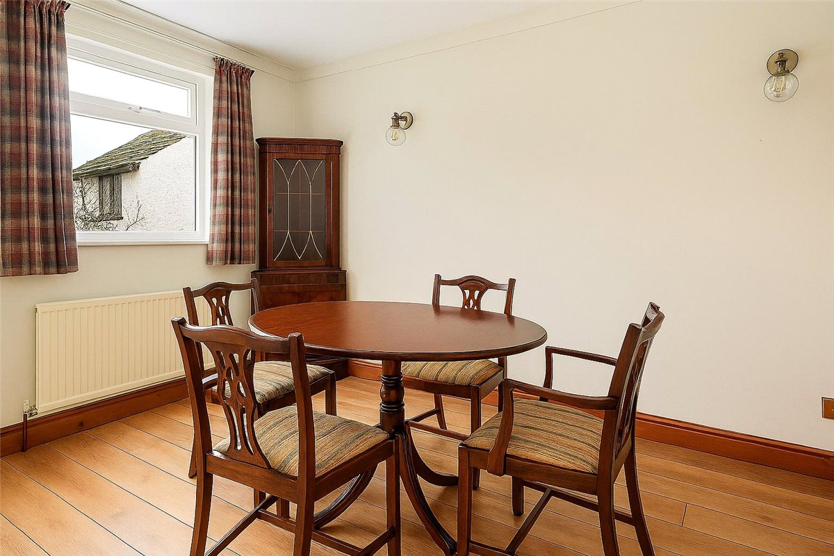 4 bedroom house, Oxford Road, Burford OX18 - Available