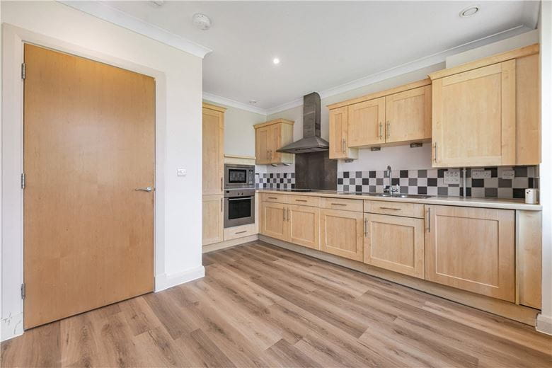 2 bedroom flat, Ford Road, Tortington BN18 - Available