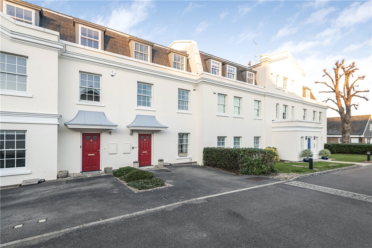 3 bedroom house, Tortington Manor, Ford Road BN18 - Available