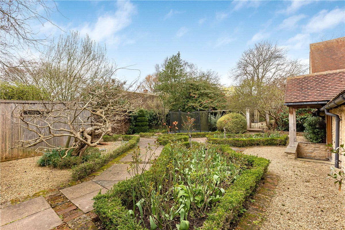 5 bedroom , Great Haseley, OX44 - Available