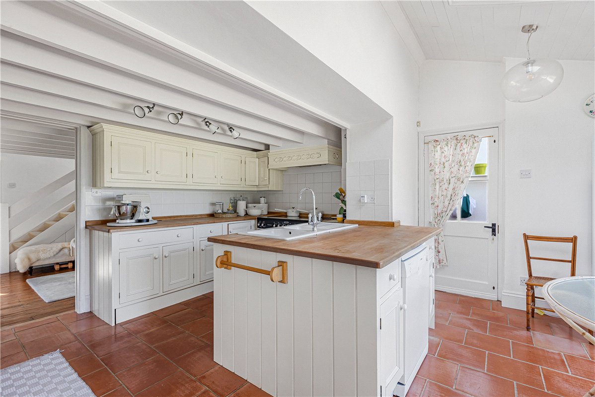 6 bedroom house, Church Road, Hinton Waldrist SN7 - Available