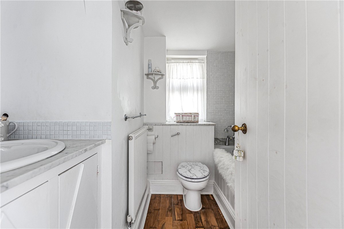 6 bedroom house, Church Road, Hinton Waldrist SN7 - Available