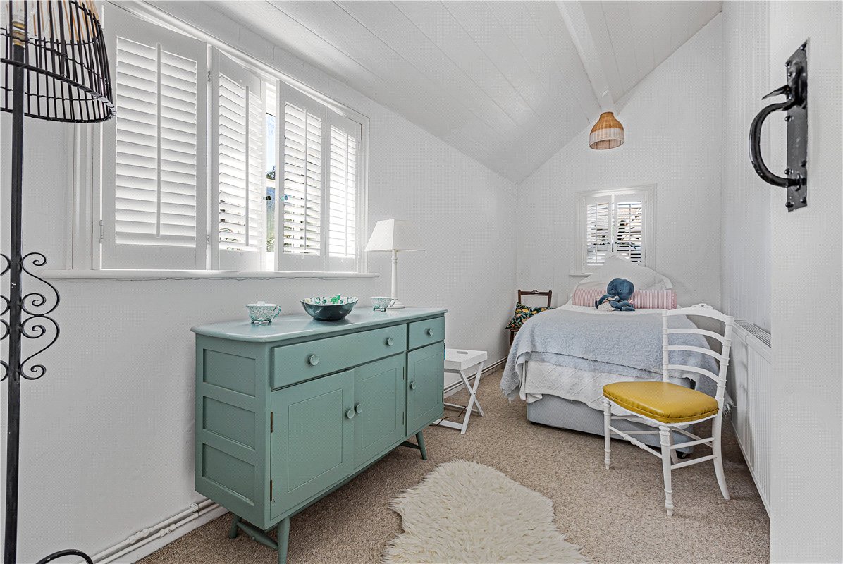 6 bedroom house, Church Road, Hinton Waldrist SN7 - Available