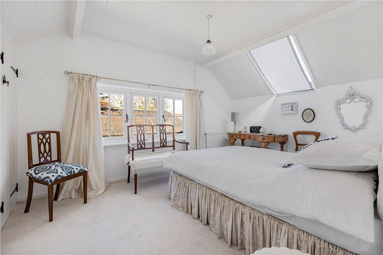 6 bedroom house, Church Road, Hinton Waldrist SN7 - Available