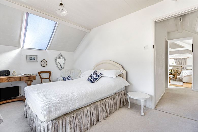 6 bedroom house, Church Road, Hinton Waldrist SN7 - Available