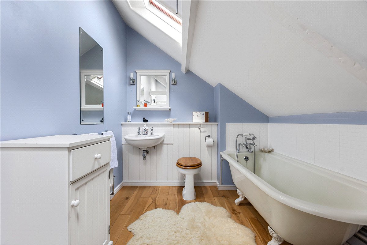 6 bedroom house, Church Road, Hinton Waldrist SN7 - Available